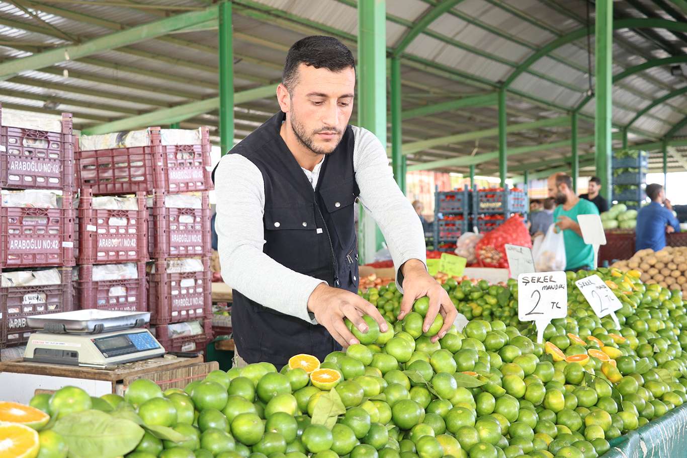 Market reyonları ile pazar arasındaki fiyat farkı tepkilere yol açıyor Market reyonları ile pazar arasındaki fiyat farkı tepkilere yol açıyor